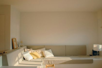 Le canapé d'angle dans un petit salon : vraiment une bonne idée ?